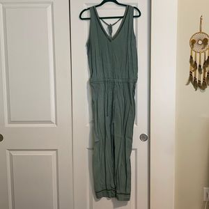 Sleeveless jumpsuit